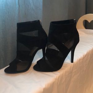 Chinese Laundry brand high heeled ankle bootie